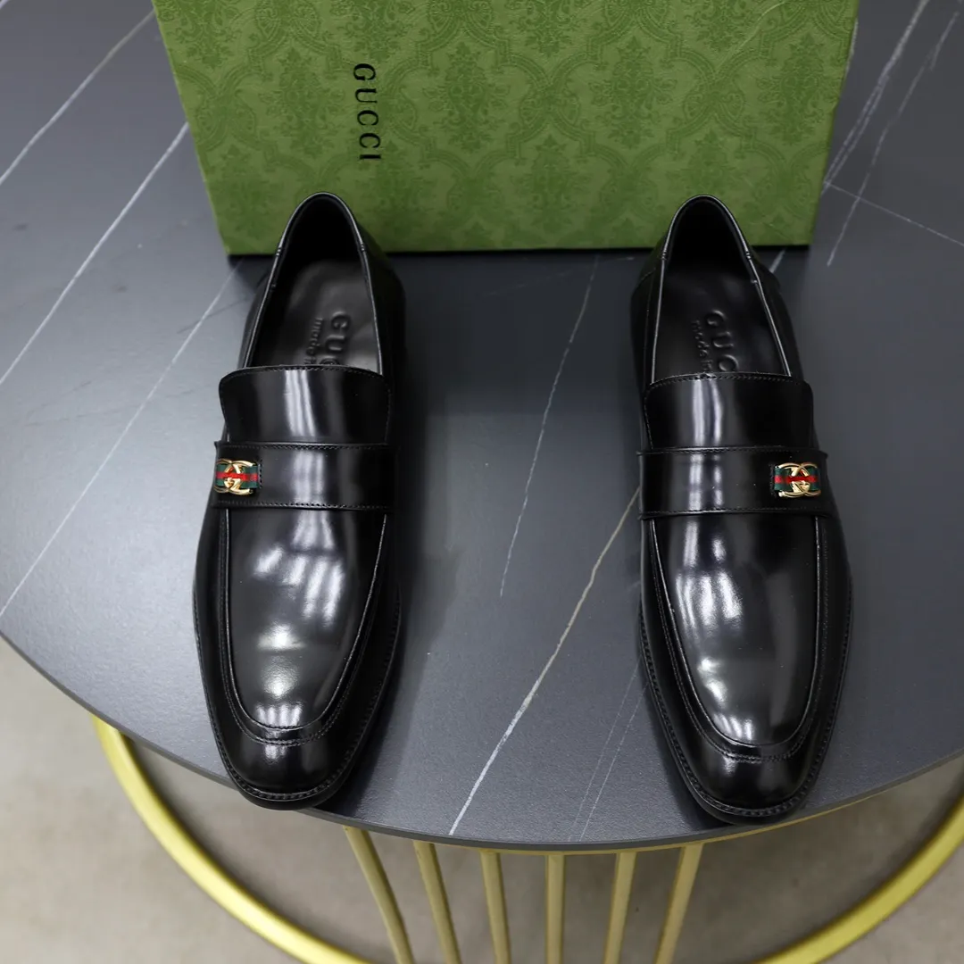 Men's shoes: 250🙅‍♂️🙅‍♂️🙅‍♂️Niuli Brand: GUCCI Size: 38-44 (45 can be customized) Level: Counter classic Material: Original soft cowhide upper Comfortable cowhide lining Original lightweight outsole Style category: Business casual footwear Driving leather shoes Color: Actual picture color
